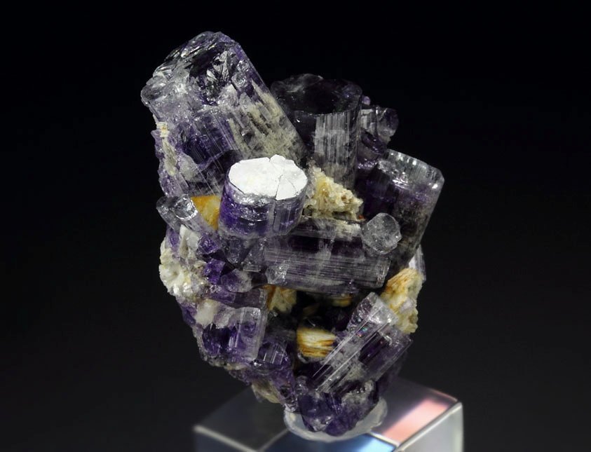 gem FLUORAPATITE, ALBITE