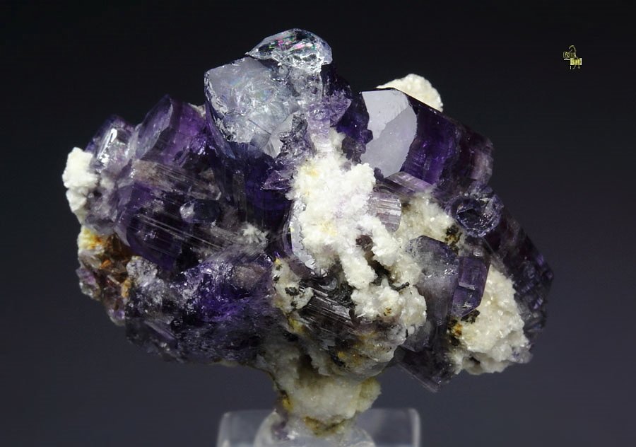 gem FLUORAPATITE, ALBITE