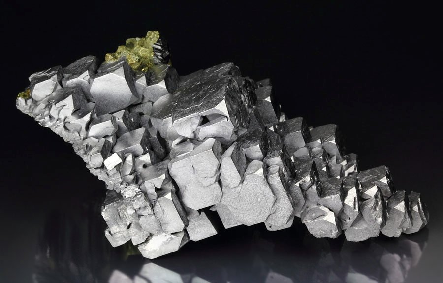 skeletal GALENA, CHALCOPYRITE, SPHALERITE, QUARTZ