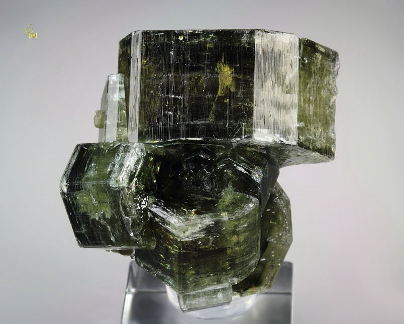 gem FLUORAPATITE, MUSCOVITE