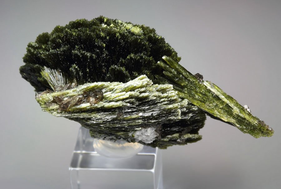 EPIDOTE, AXINITE-Fe