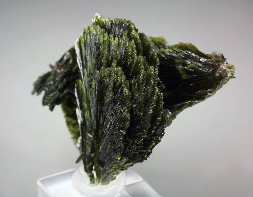 EPIDOTE, AXINITE-Fe