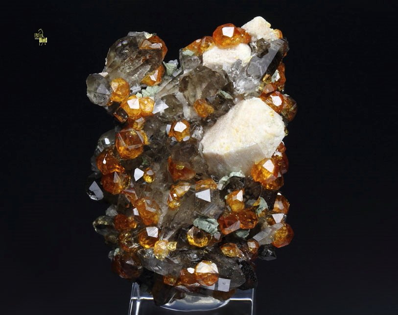 gem GARNET var. SPESSARTINE, QUARTZ var. SMOKY, MICROCLINE, MUSCOVITE