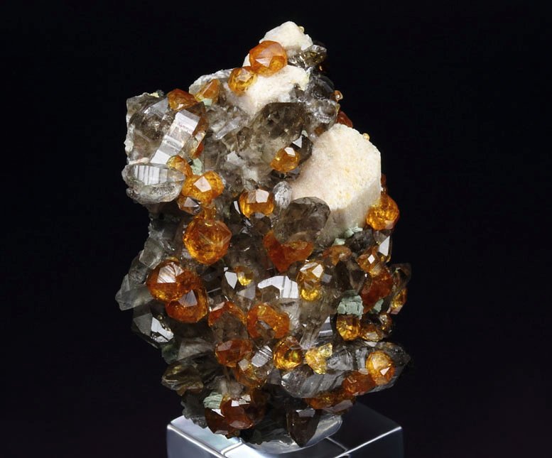 gem GARNET var. SPESSARTINE, QUARTZ var. SMOKY, MICROCLINE, MUSCOVITE