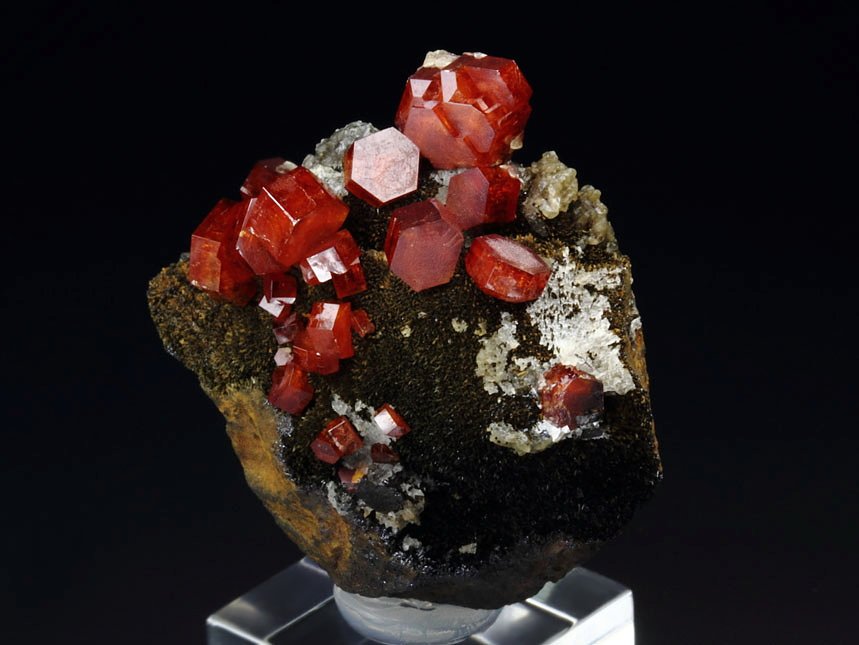 VANADINITE, GOETHITE-LIMONITE, BARYTE