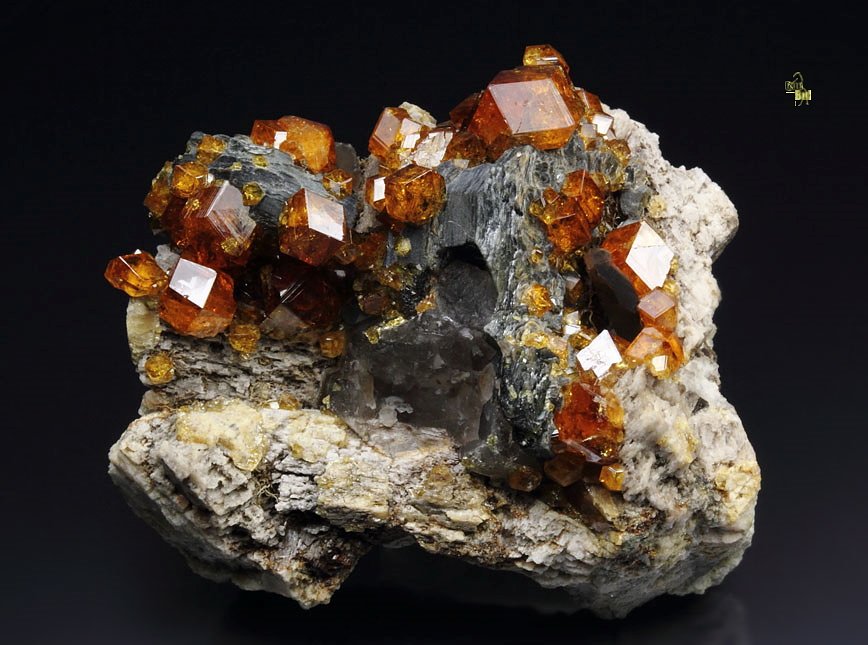 gem GARNET var. SPESSARTINE, MUSCOVITE