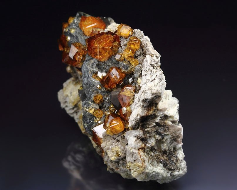 gem GARNET var. SPESSARTINE, MUSCOVITE