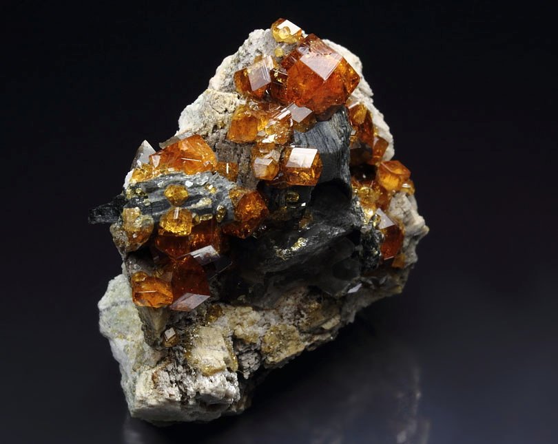 gem GARNET var. SPESSARTINE, MUSCOVITE