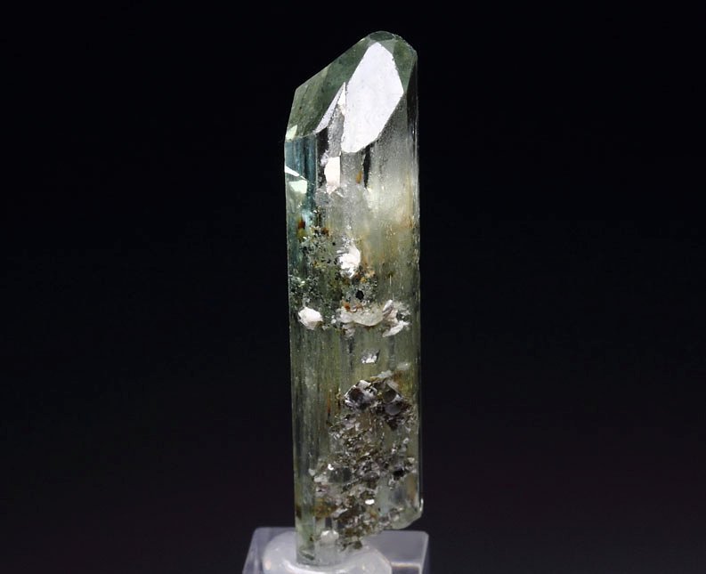 gem BERYL var. AQUAMARINE with HEMATITE inclusions