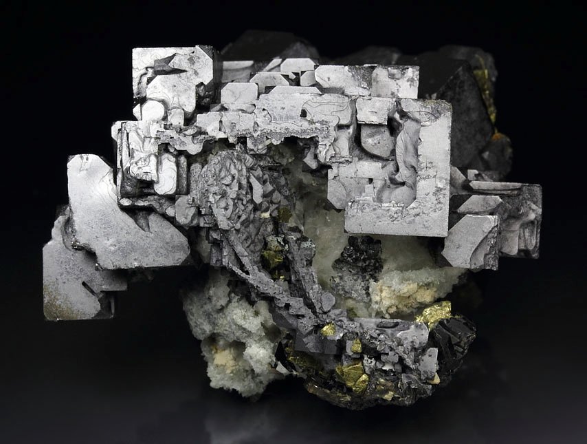 skeletal GALENA, CHALCOPYRITE, SPHALERITE, QUARTZ