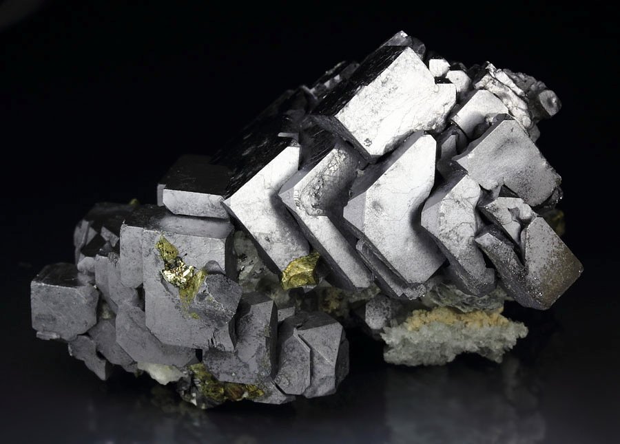 skeletal GALENA, CHALCOPYRITE, SPHALERITE, QUARTZ