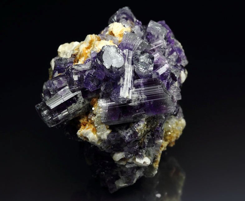 gem FLUORAPATITE, ALBITE