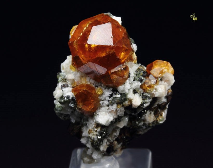 gem GARNET var. SPESSARTINE, MUSCOVITE