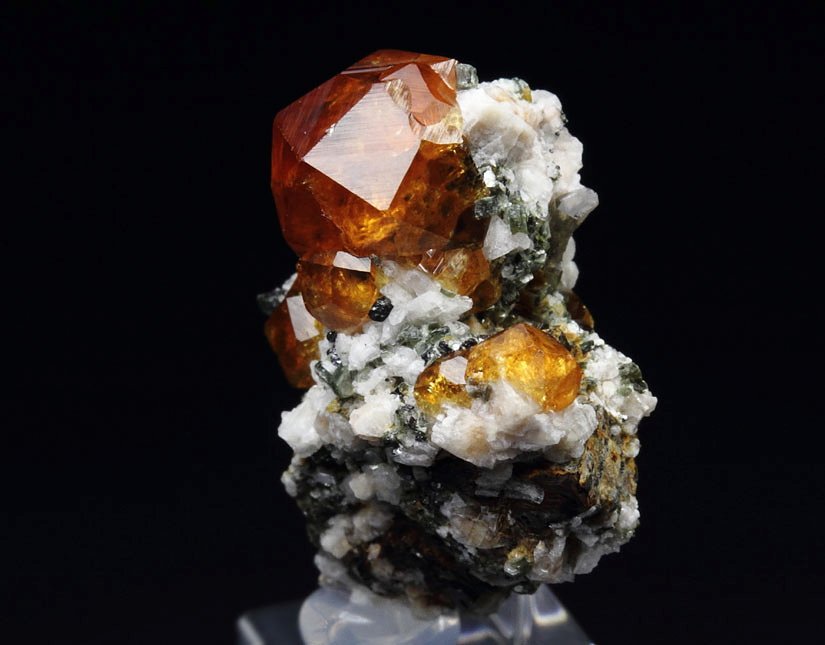 gem GARNET var. SPESSARTINE, MUSCOVITE