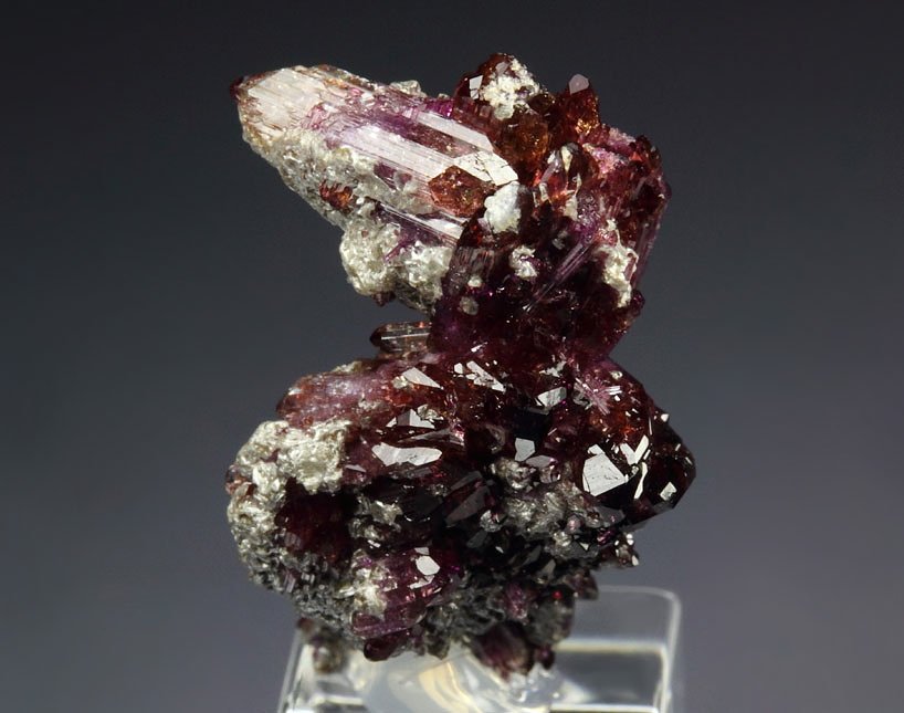 gem VESUVIANITE var. MANGANOAN, CLINOCHLORE