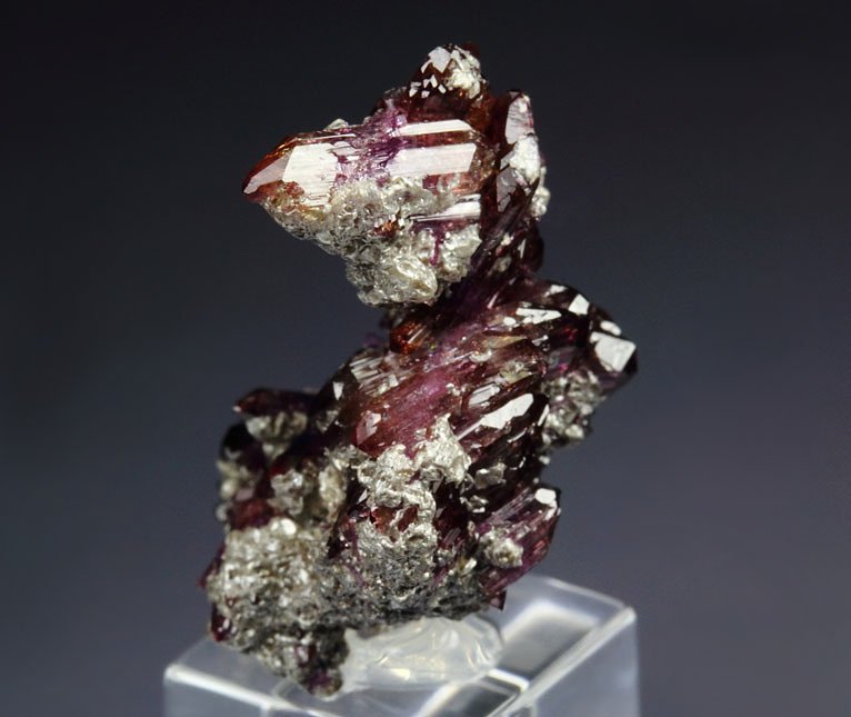 gem VESUVIANITE var. MANGANOAN, CLINOCHLORE