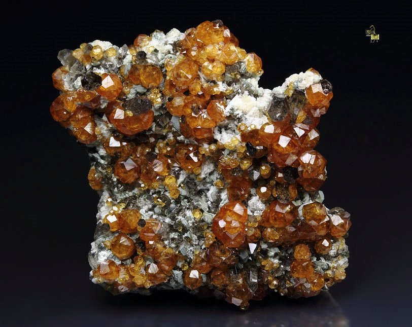 gem GARNET var. SPESSARTINE, QUARTZ var. SMOKY, MUSCOVITE