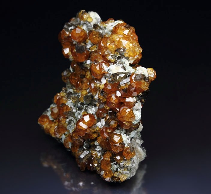 gem GARNET var. SPESSARTINE, QUARTZ var. SMOKY, MUSCOVITE