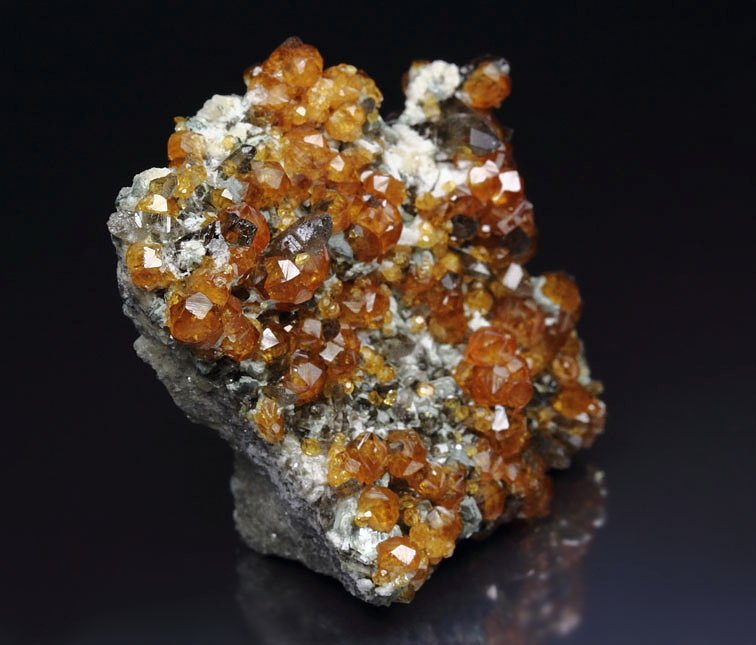 gem GARNET var. SPESSARTINE, QUARTZ var. SMOKY, MUSCOVITE