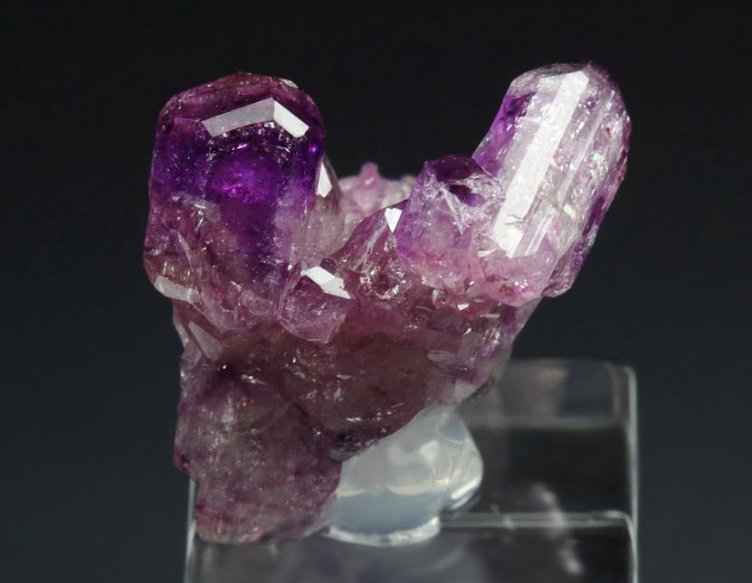 gemmy VESUVIANITE var. MANGANOAN