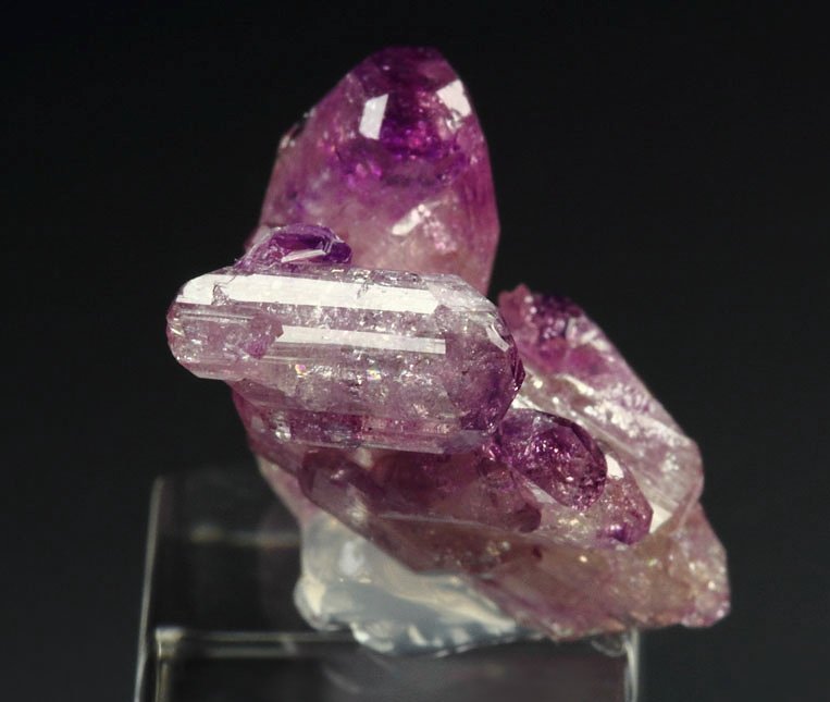 gemmy VESUVIANITE var. MANGANOAN