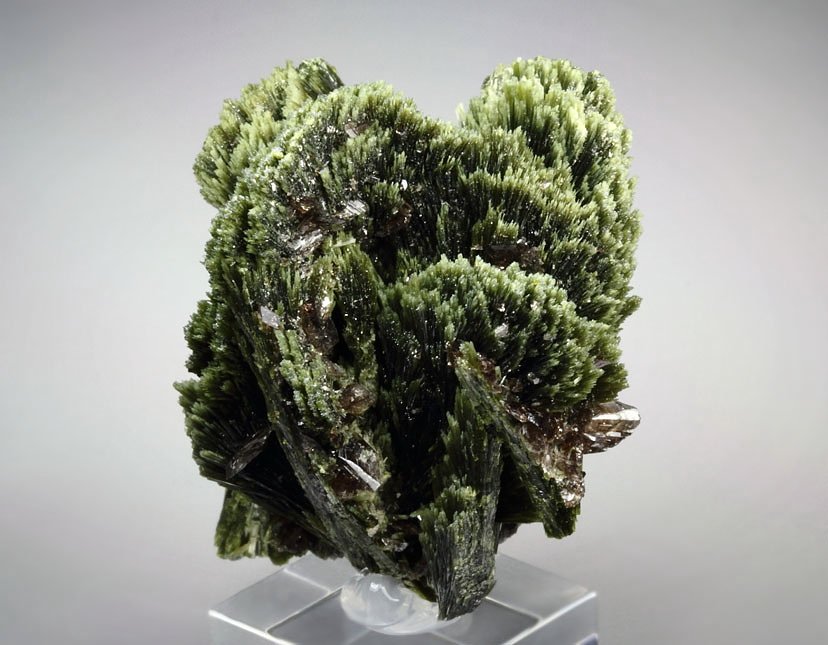 EPIDOTE, AXINITE-Fe