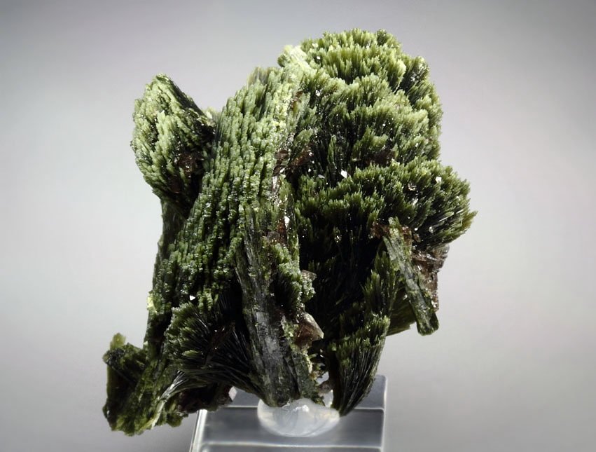 EPIDOTE, AXINITE-Fe