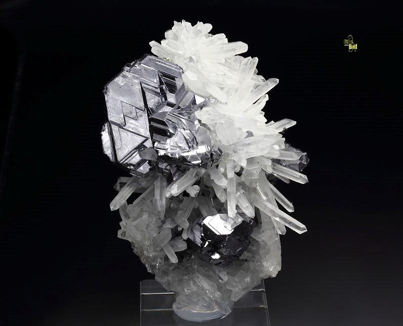 GALENA - SPINEL LAW TWIN, QUARTZ, SPHALERITE, PYRITE