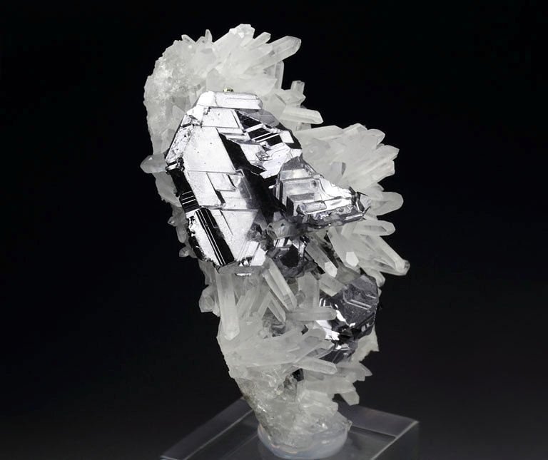 GALENA - SPINEL LAW TWIN, QUARTZ, SPHALERITE, PYRITE