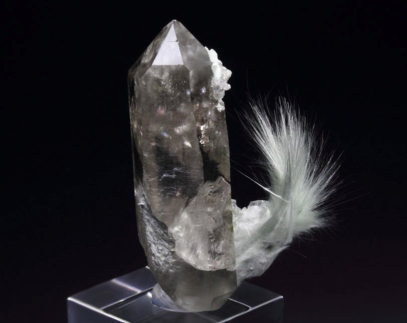 AMPHIBOLE GROUP var. BYSSOLITE, QUARTZ var. SMOKY