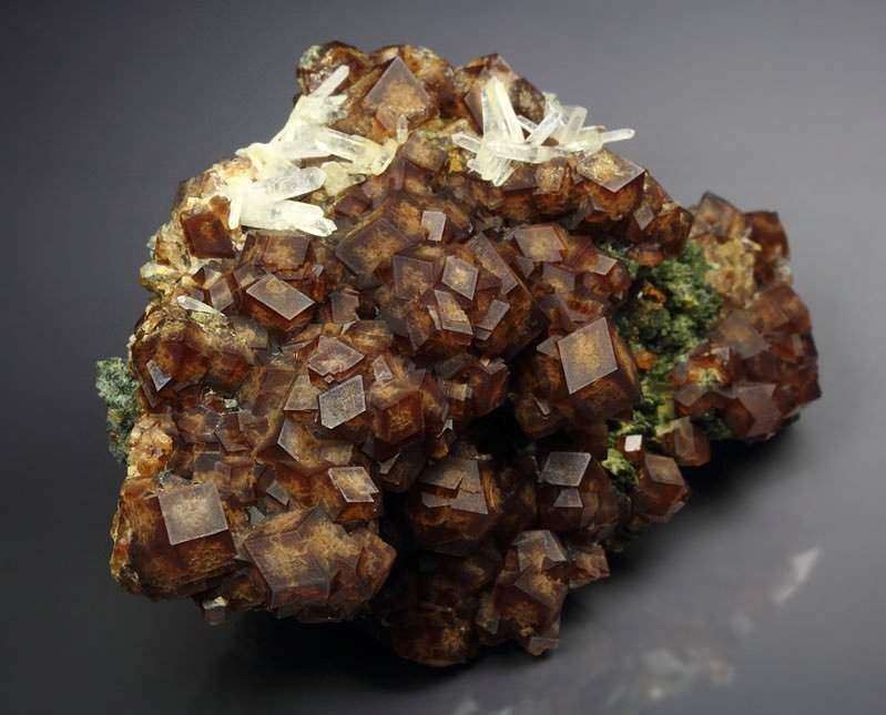 GARNET var. ANDRADITE, HEDENBERGITE, QUARTZ