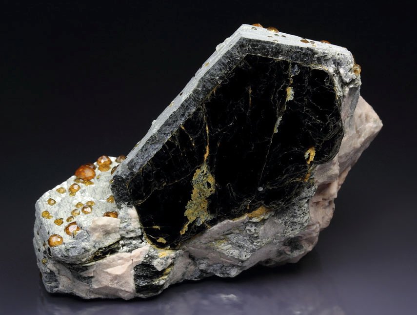 gem GARNET var. SPESSARTINE, MUSCOVITE, MICROCLINE