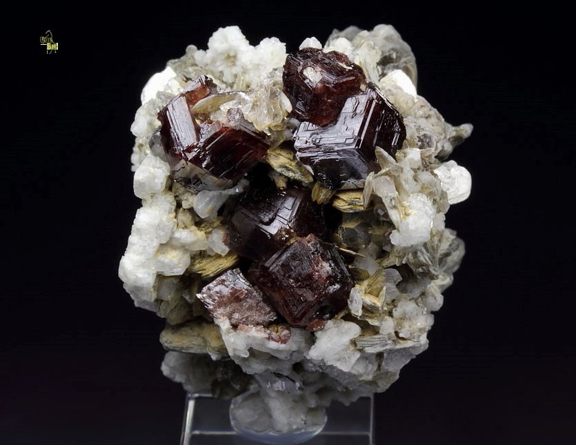 new find - gemmy GARNET var. SPESSARTINE, MUSCOVITE, ALBITE