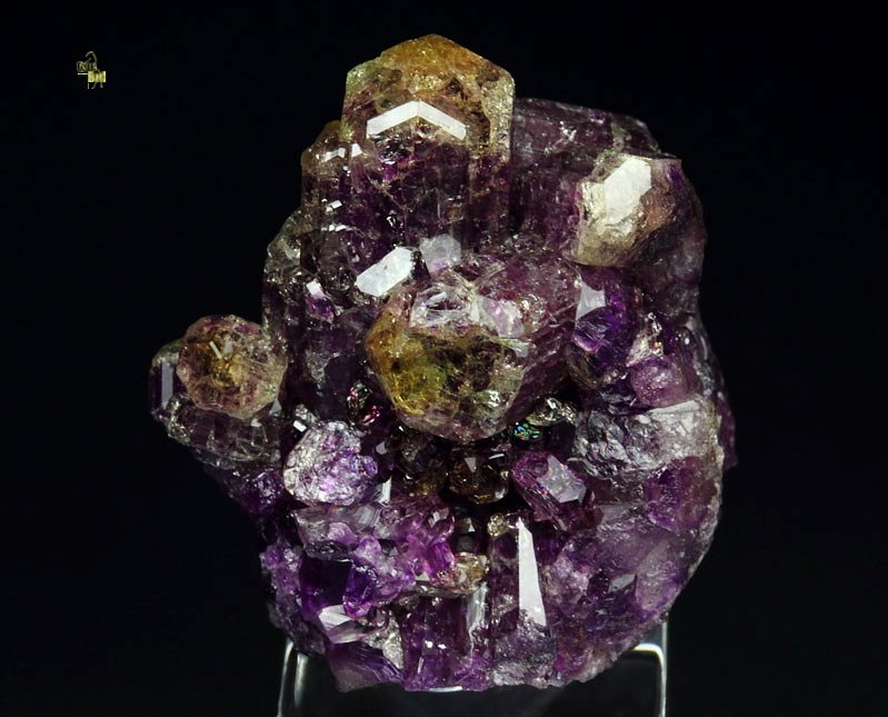 VESUVIANITE var. MANGANOAN