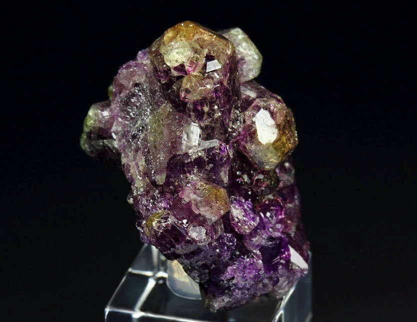 VESUVIANITE var. MANGANOAN