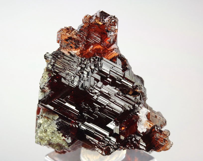 gem GARNET var. SPESSARTINE skeletal 