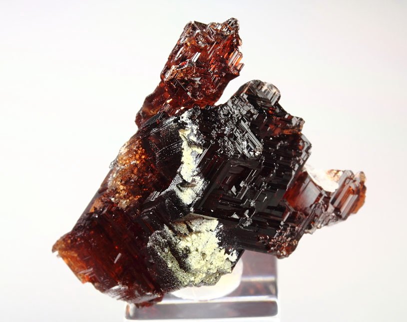 gem GARNET var. SPESSARTINE skeletal 