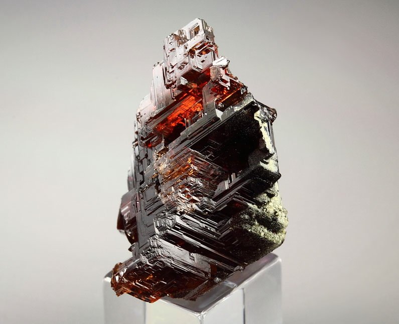 gem GARNET var. SPESSARTINE skeletal 