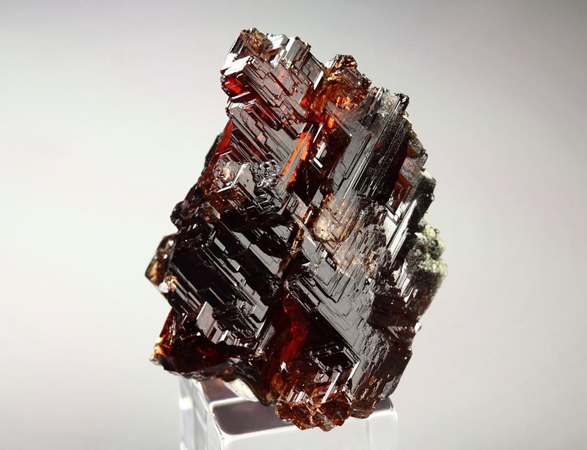 gem GARNET var. SPESSARTINE skeletal 