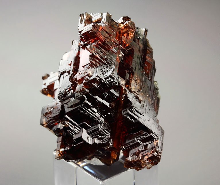 gem GARNET var. SPESSARTINE skeletal 