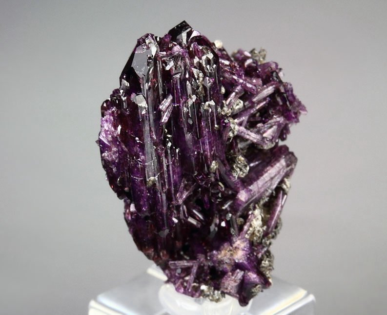 bi-terminated VESUVIANITE var. MANGANOAN, CLINOCHLORE