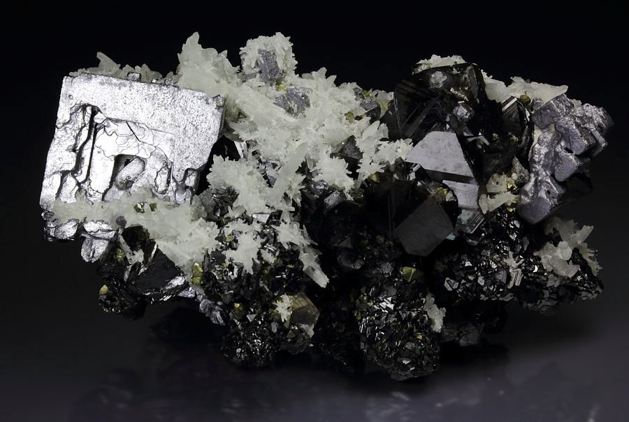 skeletal GALENA, SPHALERITE, CHALCOPYRITE, PYRITE, QUARTZ