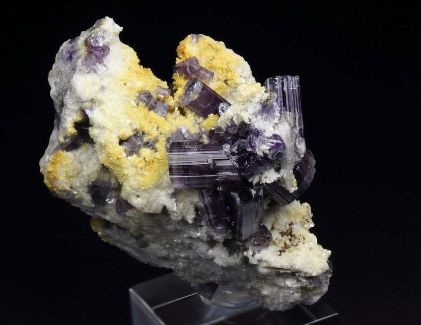 gem FLUORAPATITE, ALBITE