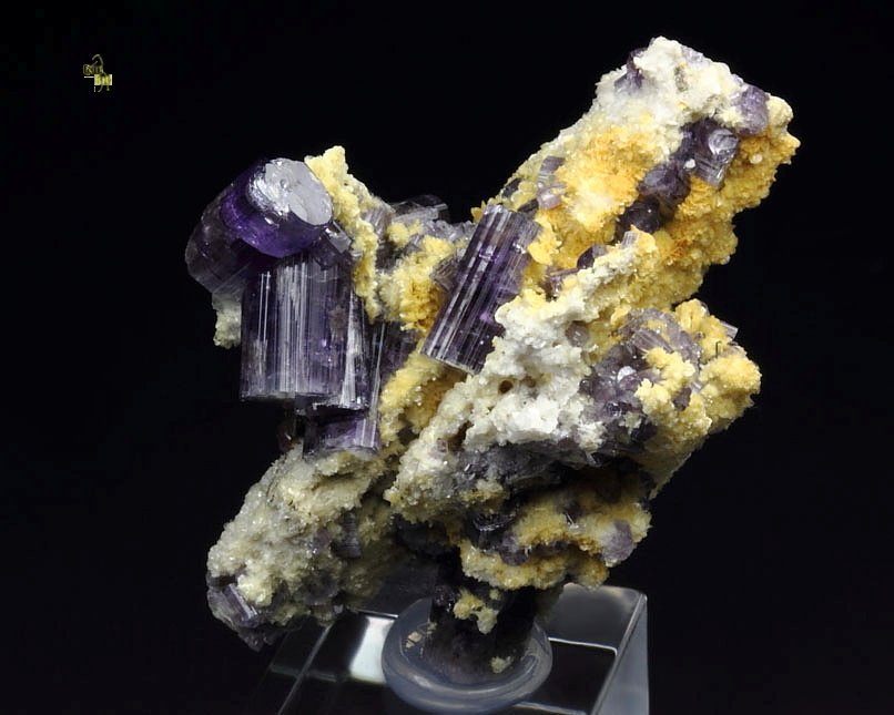 gem FLUORAPATITE, ALBITE