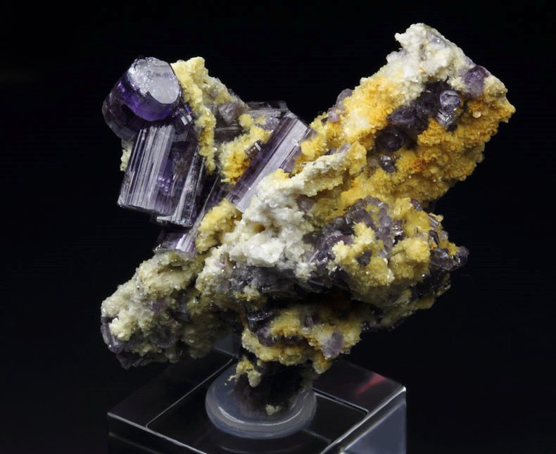 gem FLUORAPATITE, ALBITE