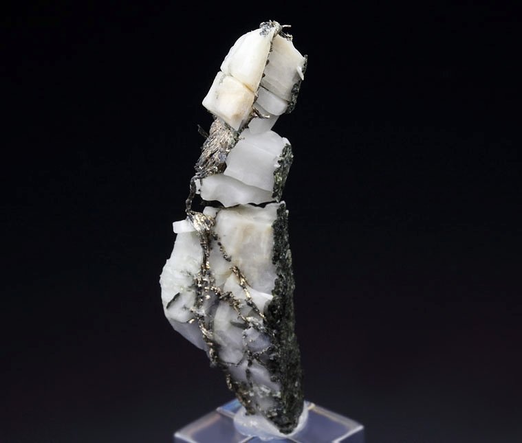 spinel-twinned SILVER, CALCITE