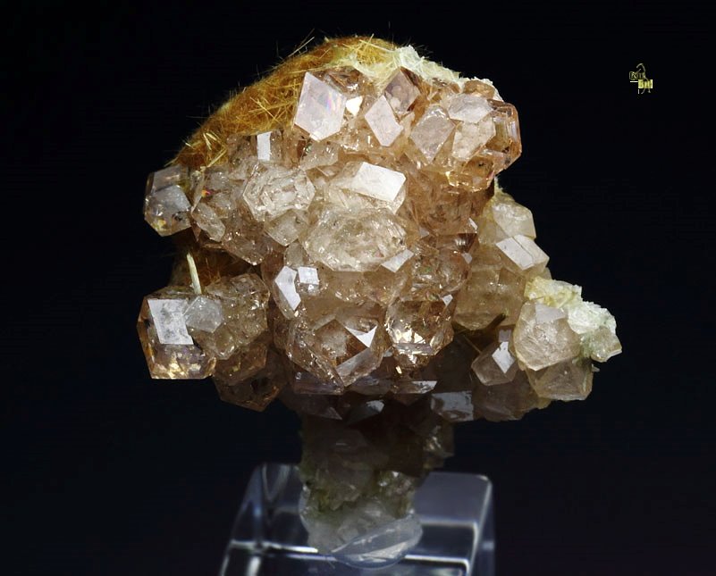 gem GARNET var. GROSSULAR, PECTOLITE