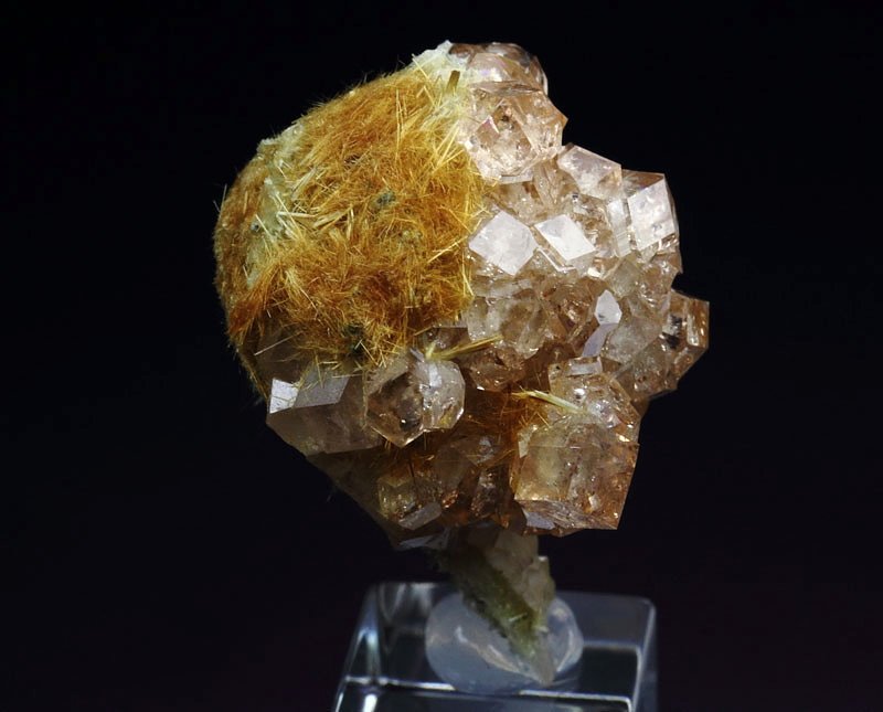 gem GARNET var. GROSSULAR, PECTOLITE