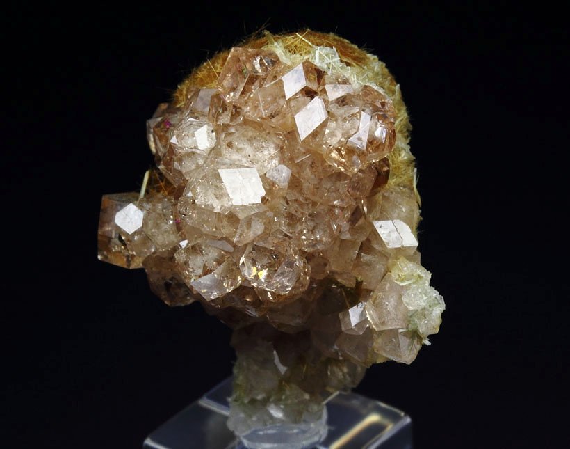 gem GARNET var. GROSSULAR, PECTOLITE