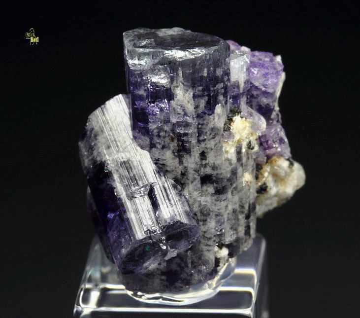 gem FLUORAPATITE, ALBITE